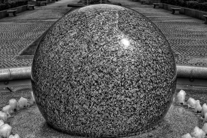 Kugelbrunnen aus Granit