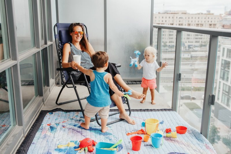 Seitlicher Sichtschutz auf dem Balkon