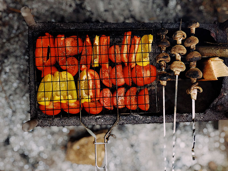 Grillen von Gemüse per Smoker Grillen von Gemüse per Smoker
