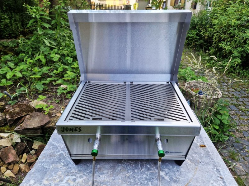 Der offene Jones Klappgrill. Der offene Jones Klappgrill.