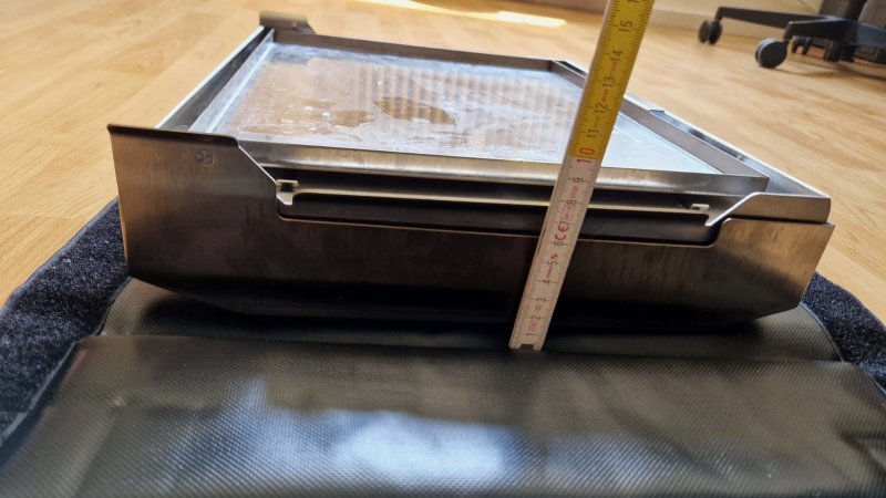 Der Grill kompakt zusammengepackt. Der Grill kompakt zusammengepackt.